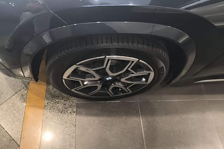 Used BMW X1 2023 sDrive25Li X Design Package Left Front Wheel Hub