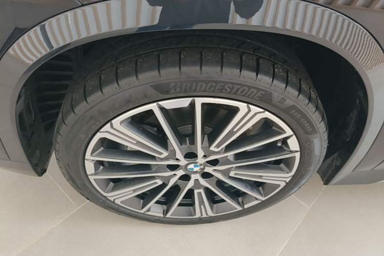 Used BMW X1 2023 xDrive25Li X Design Package Left Front Wheel Hub