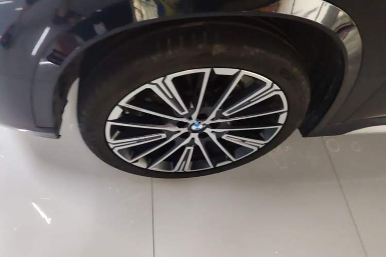 Used BMW X1 2023 xDrive25Li M Sport Package Left Front Wheel Hub
