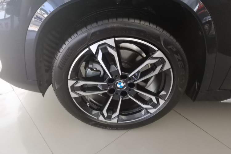 Used BMW X1 2023 sDrive25Li M Sport Package Left Front Wheel Hub