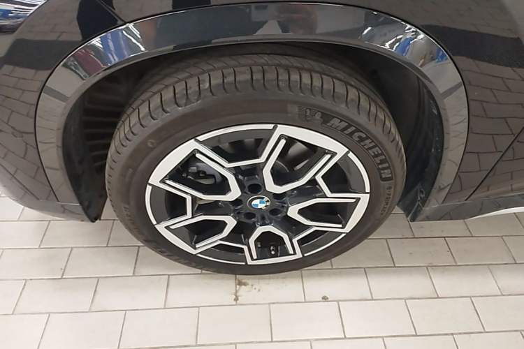Used BMW X1 2023 sDrive25Li X Design Package Left Front Wheel Hub