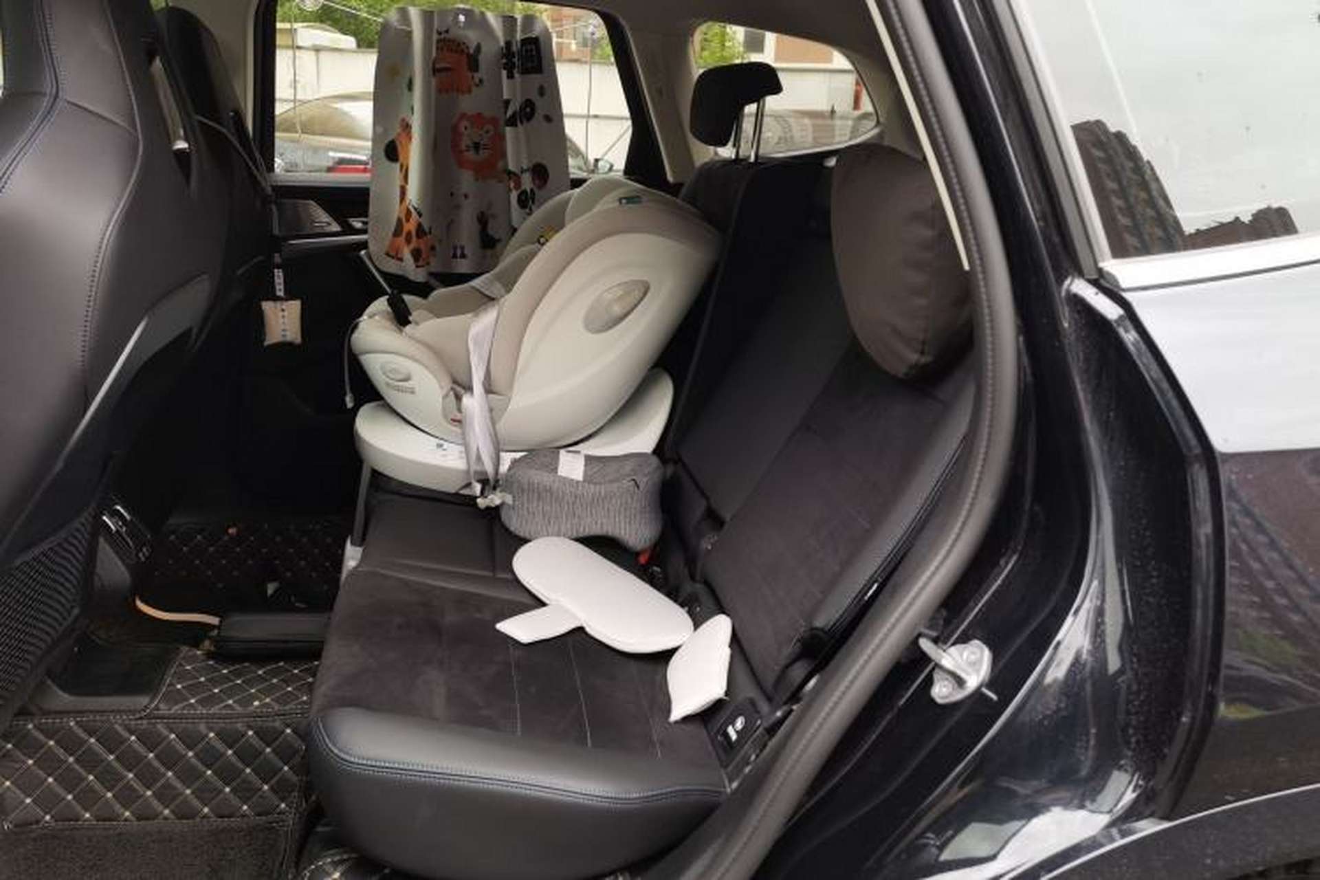 Used BMW X1 2023 xDrive25Li M Sport Package Left Rear Seat