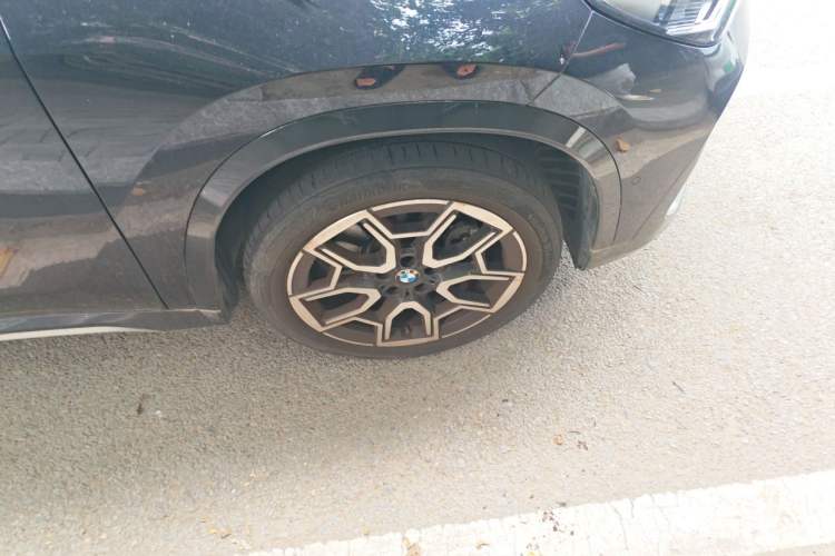 Used BMW X1 2023 sDrive25Li X Design Package Right Front Wheel Hub
