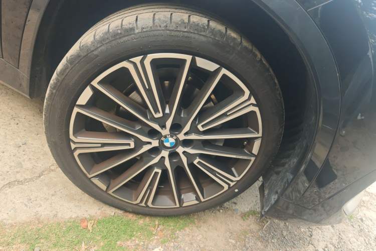 Used BMW X1 2023 xDrive25Li X Design Package Right Front Wheel Hub