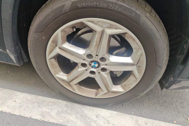 Used BMW X1 2023 sDrive20Li X Design Package Right Front Wheel Hub