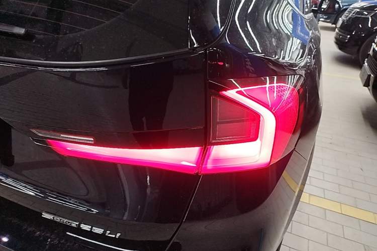 Used BMW X1 2023 sDrive25Li X Design Package Right Rear Taillight