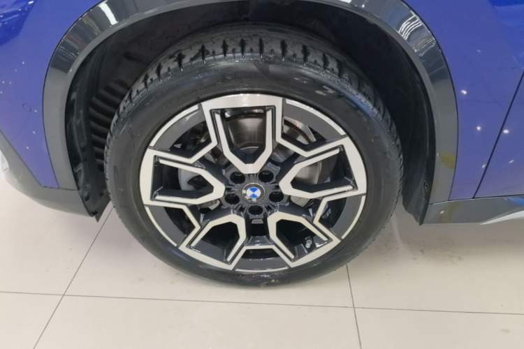 Used BMW X1 2023 sDrive25Li X Design Package Left Front Wheel Hub