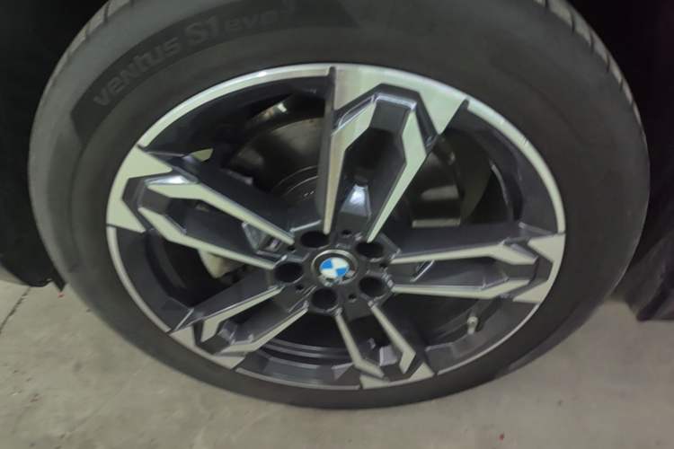 Used BMW X1 2023 sDrive25Li M Sport Package Left Front Wheel Hub