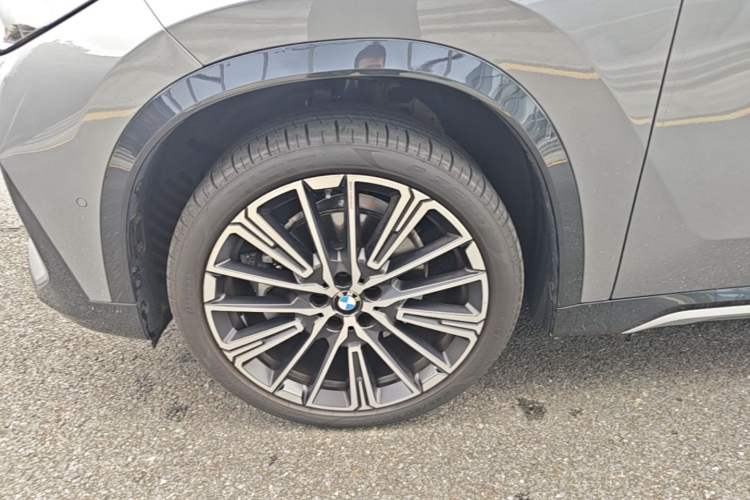 Used BMW X1 2023 xDrive25Li X Design Package Left Front Wheel Hub