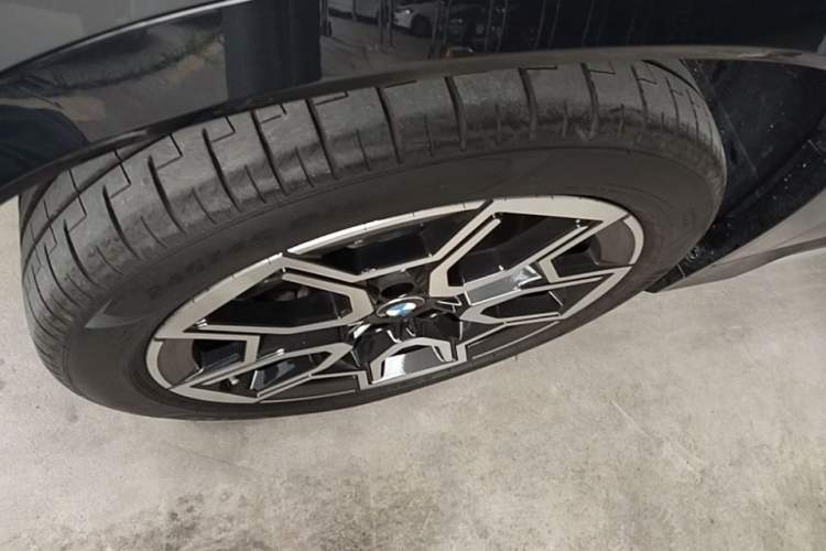 Used BMW X1 2023 sDrive25Li X Design Package Left Front Wheel Hub