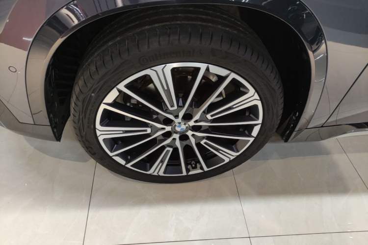 Used BMW X1 2023 xDrive25Li X Design Package Left Front Wheel Hub