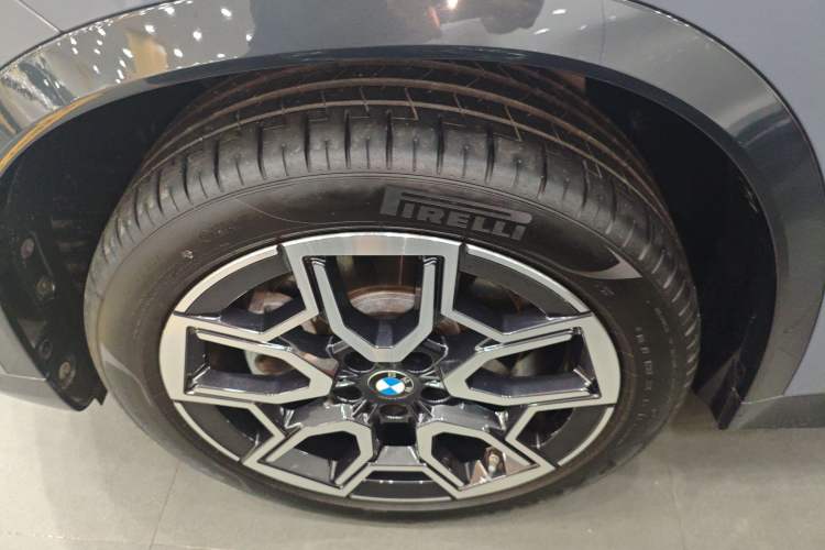 Used BMW X1 2023 sDrive25Li X Design Package Left Front Wheel Hub