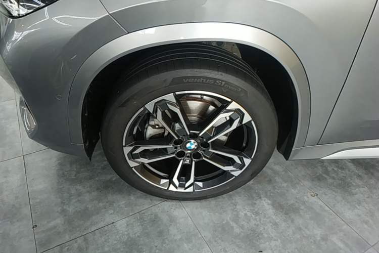 Used BMW X1 2023 sDrive25Li M Sport Package Left Front Wheel Hub