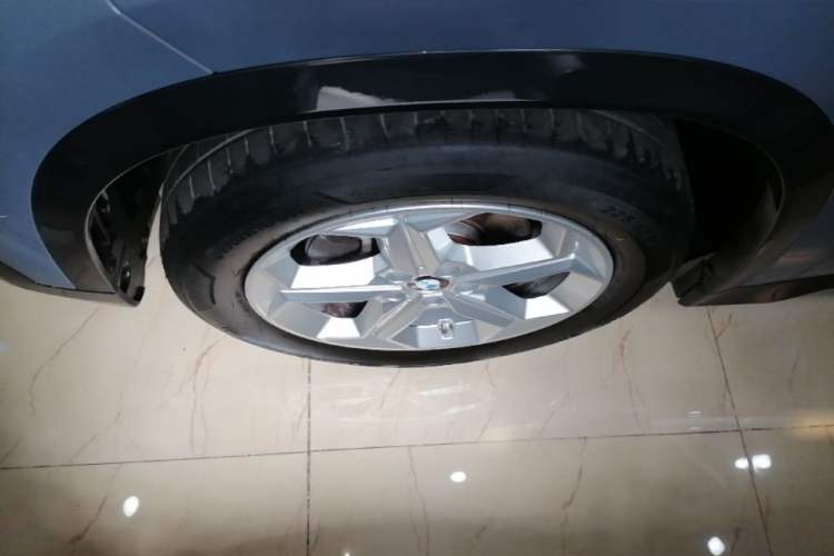 Used BMW X1 2023 sDrive20Li X Design Package Left Front Wheel Hub