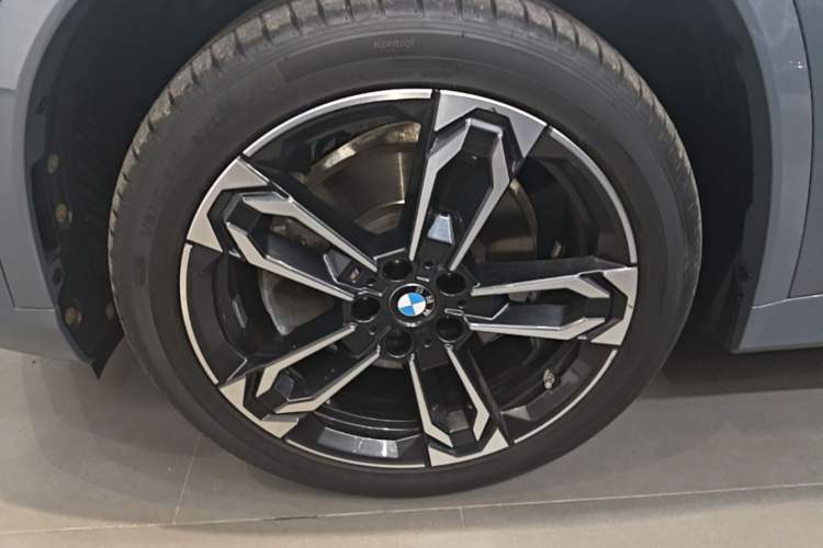 Used BMW X1 2023 sDrive25Li M Sport Package Left Front Wheel Hub