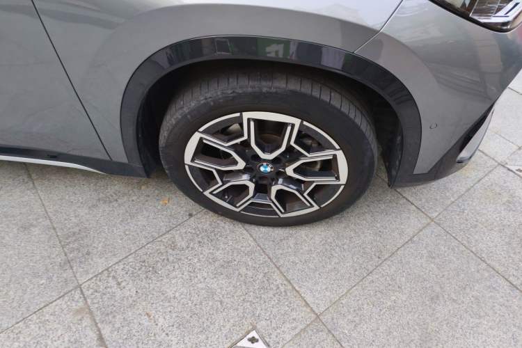 Used BMW X1 2023 sDrive25Li X Design Package Right Front Wheel Hub