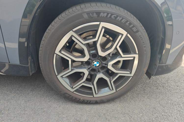 Used BMW X1 2023 sDrive25Li X Design Package Right Front Wheel Hub