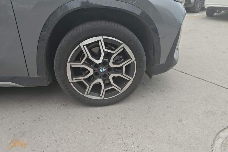 Used BMW X1 2023 sDrive25Li X Design Package Right Front Wheel Hub