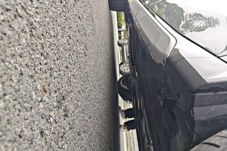 Used BMW X1 2023 xDrive25Li X Design Package Right Side Sill