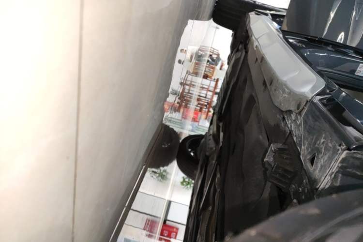 Used BMW X1 2023 xDrive25Li X Design Package Right Side Sill