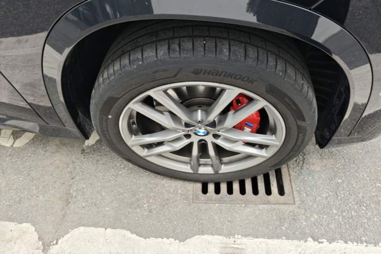 Used BMW X1 2023 sDrive25Li X Design Package Right Front Wheel Hub