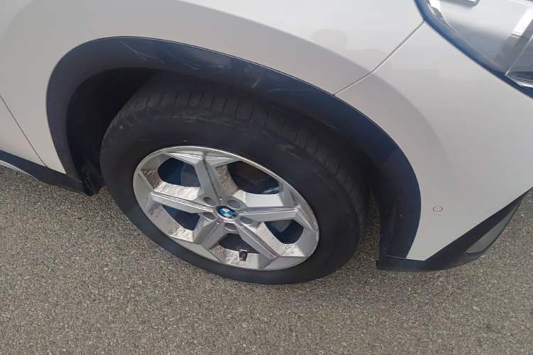 Used BMW X1 2023 sDrive20Li X Design Package Right Front Wheel Hub