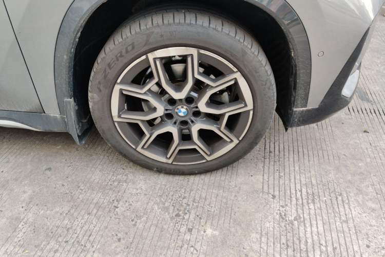 Used BMW X1 2023 sDrive25Li X Design Package Right Front Wheel Hub