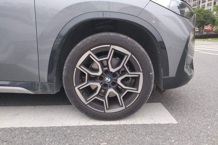 Used BMW X1 2023 sDrive25Li X Design Package Right Front Wheel Hub