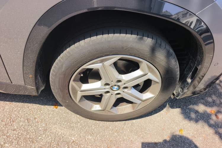 Used BMW X1 2023 sDrive20Li X Design Package Right Front Wheel Hub