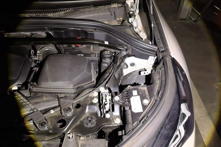 Used BMW X1 2023 sDrive25Li X Design Package Engine Bay Left