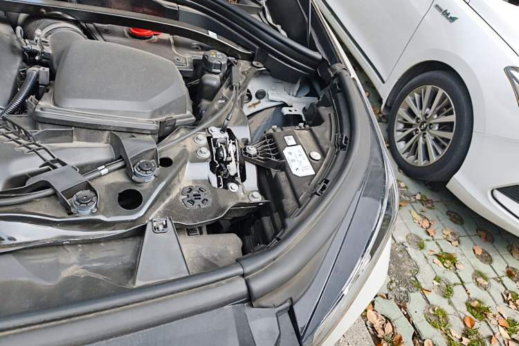 Used BMW X1 2023 sDrive25Li X Design Package Engine Bay Left