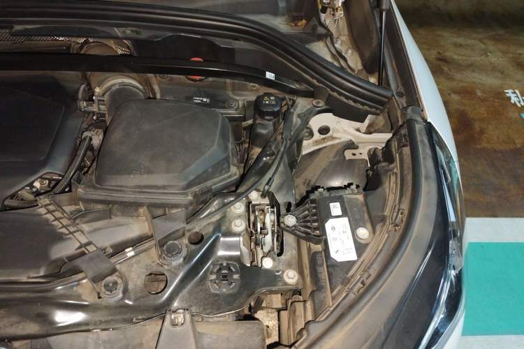 Used BMW X1 2023 sDrive25Li X Design Package Engine Bay Left