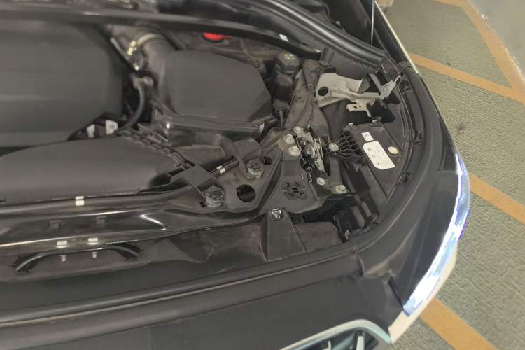 Used BMW X1 2023 sDrive25Li X Design Package Engine Bay Left