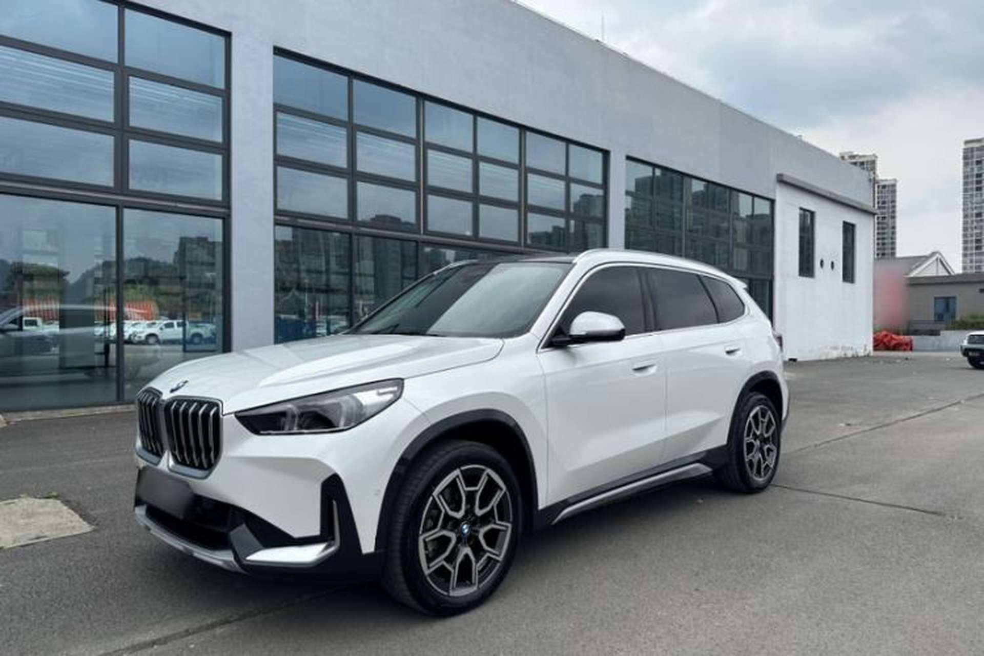 Used BMW X1 2023 sDrive25Li X Design Package Front Left 45 Deg