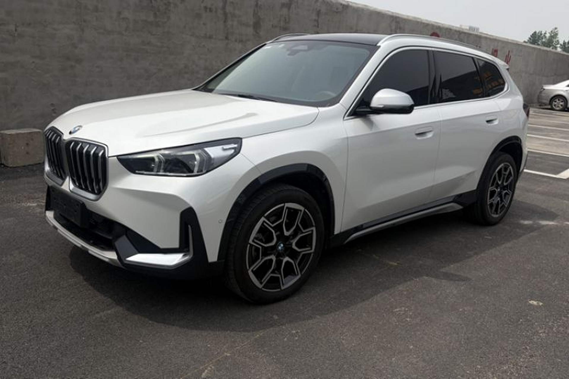 Used BMW X1 2023 sDrive25Li X Design Package Front Left 45 Deg
