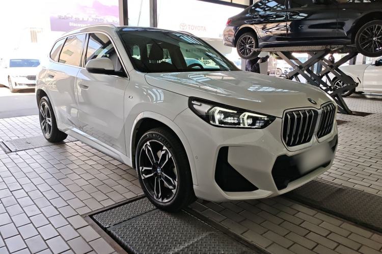 Used BMW X1 2023 sDrive25Li M Sport Package Front Right 45 Deg