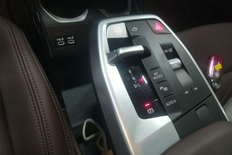 Used BMW X1 2023 sDrive25Li X Design Package Gear Lever