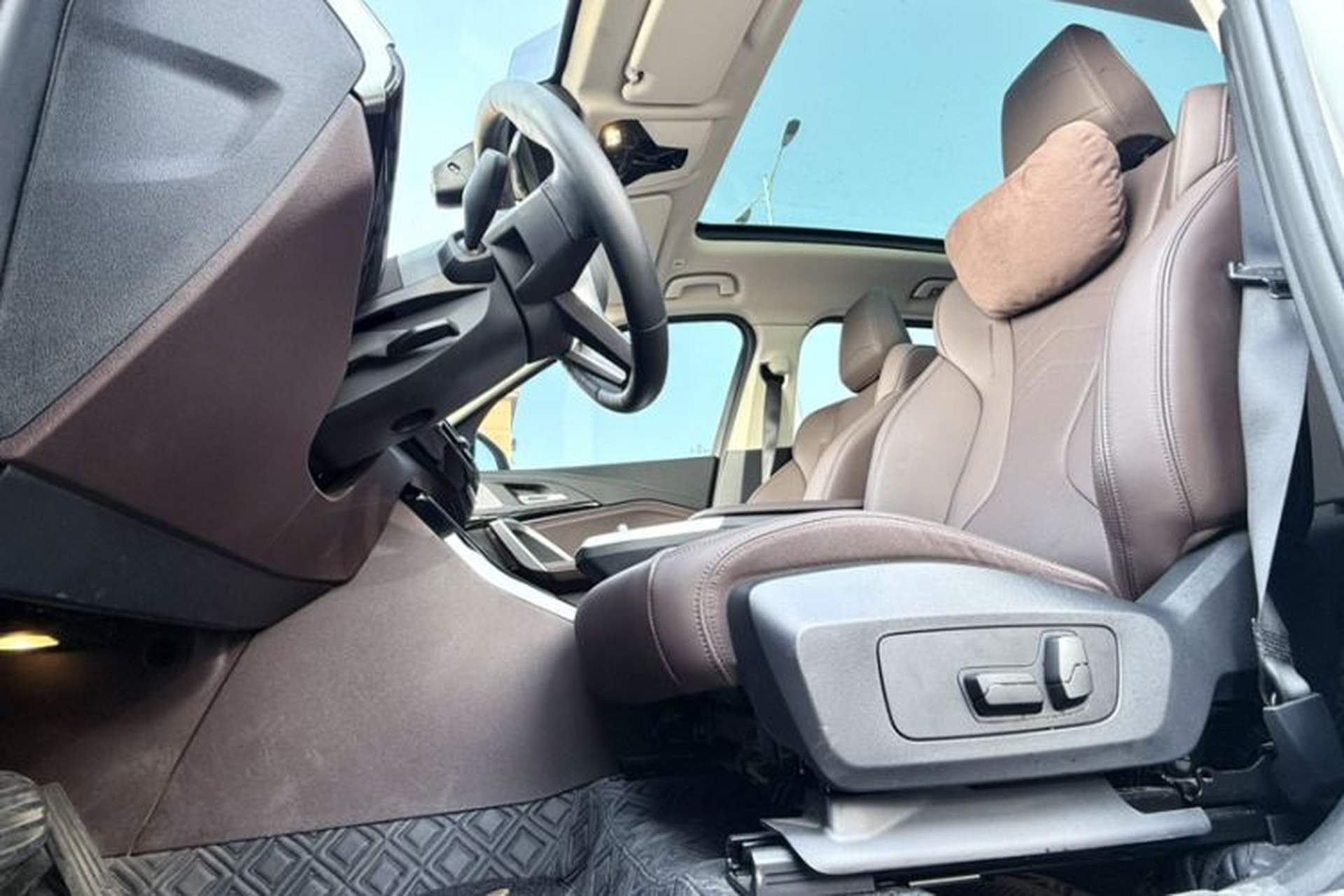 Used BMW X1 2023 sDrive25Li X Design Package Left Front Seat