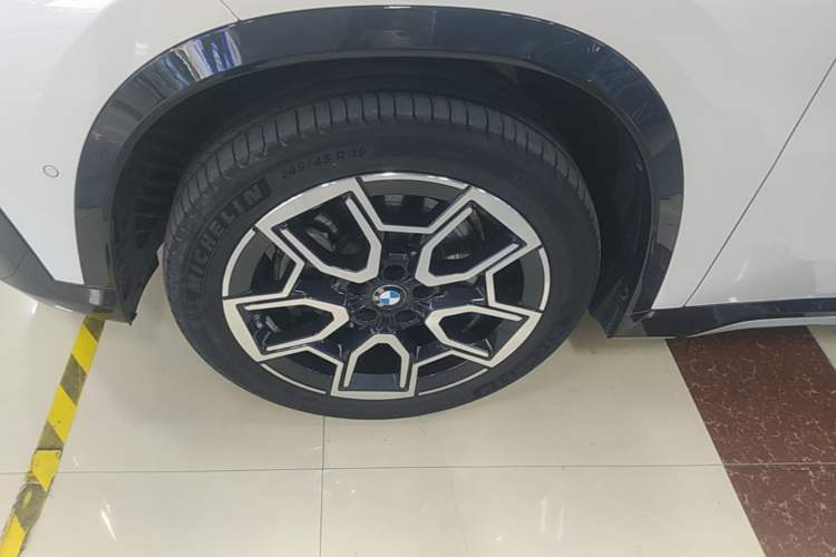 Used BMW X1 2023 sDrive25Li X Design Package Left Front Wheel Hub