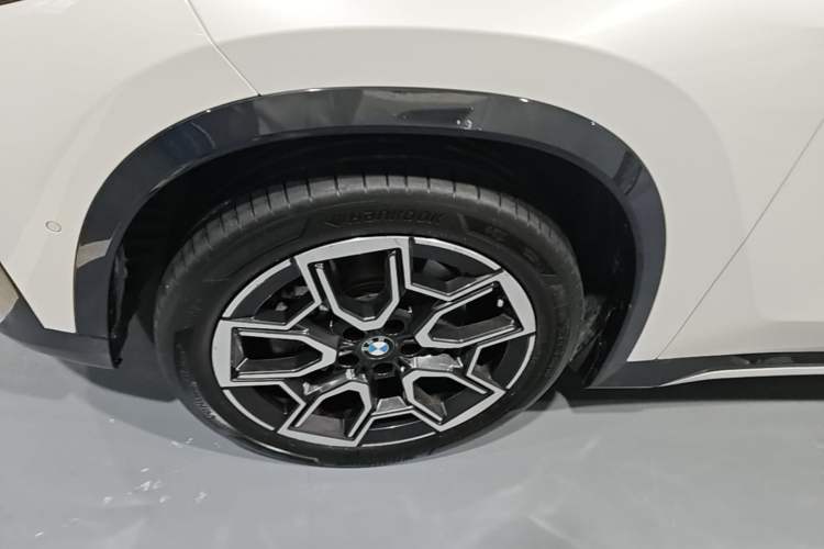 Used BMW X1 2023 sDrive25Li X Design Package Left Front Wheel Hub