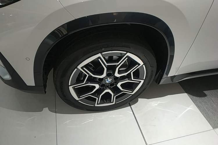 Used BMW X1 2023 sDrive25Li X Design Package Left Front Wheel Hub