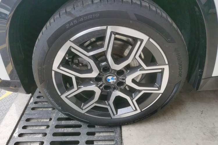 Used BMW X1 2023 sDrive25Li X Design Package Left Front Wheel Hub