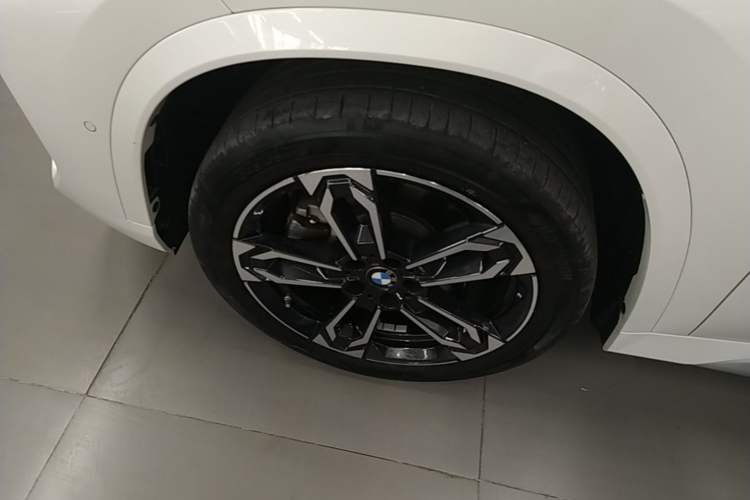Used BMW X1 2023 sDrive25Li M Sport Package Left Front Wheel Hub