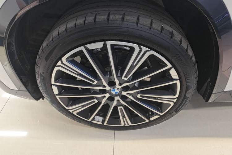 Used BMW X1 2023 xDrive25Li X Design Package Left Front Wheel Hub