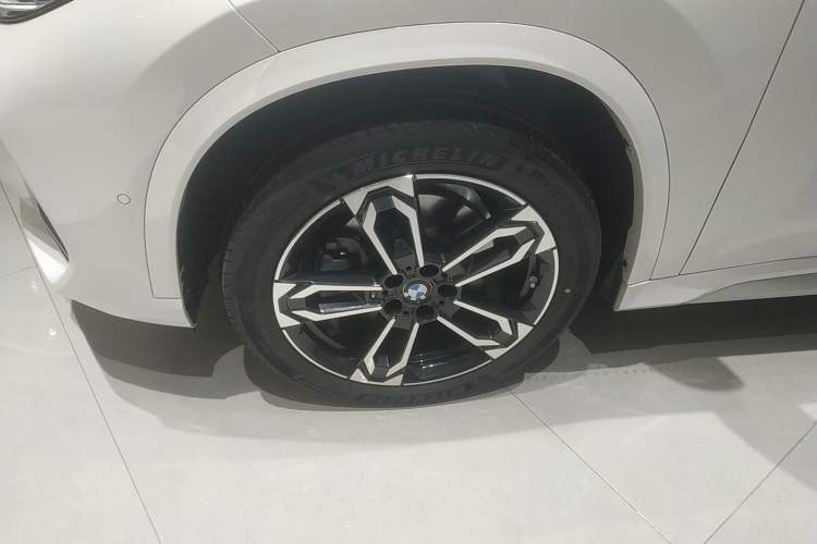Used BMW X1 2023 sDrive25Li M Sport Package Left Front Wheel Hub