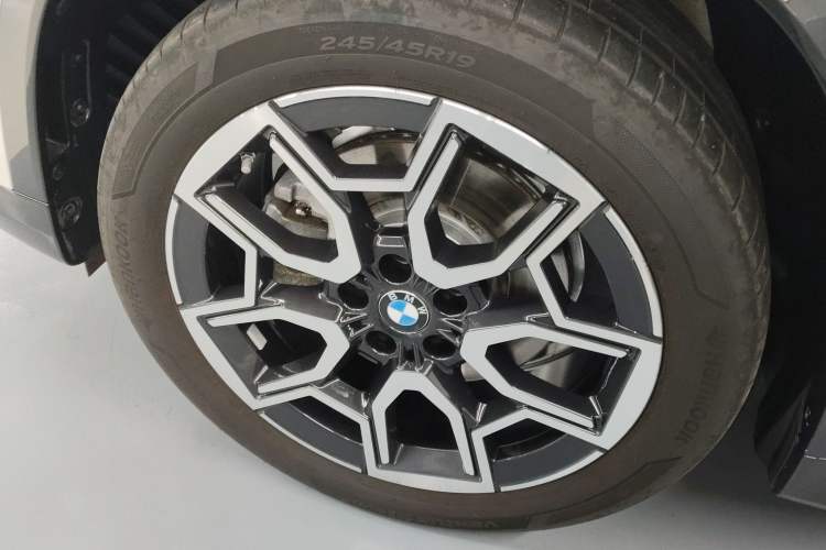 Used BMW X1 2023 sDrive25Li X Design Package Left Front Wheel Hub