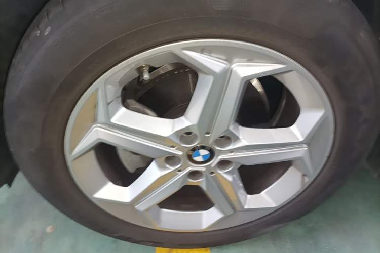 Used BMW X1 2023 sDrive20Li X Design Package Left Front Wheel Hub