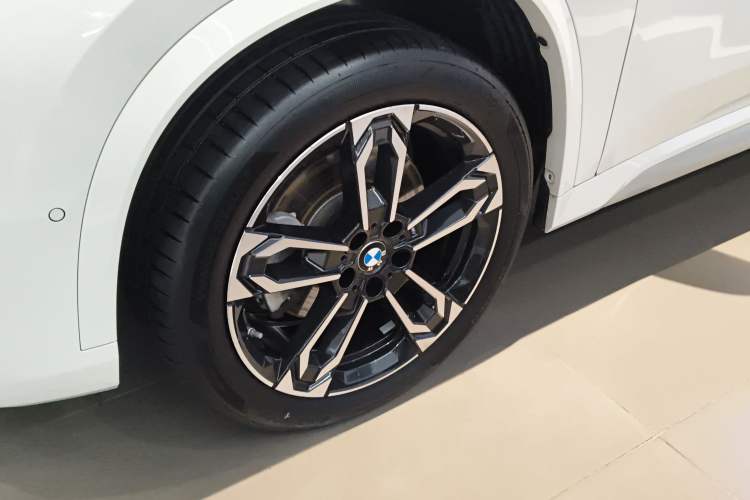 Used BMW X1 2023 sDrive25Li M Sport Package Left Front Wheel Hub