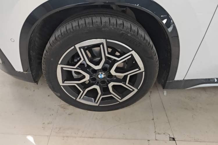 Used BMW X1 2023 sDrive25Li X Design Package Left Front Wheel Hub