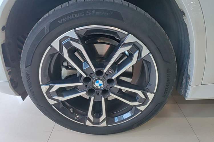 Used BMW X1 2023 sDrive25Li M Sport Package Left Front Wheel Hub